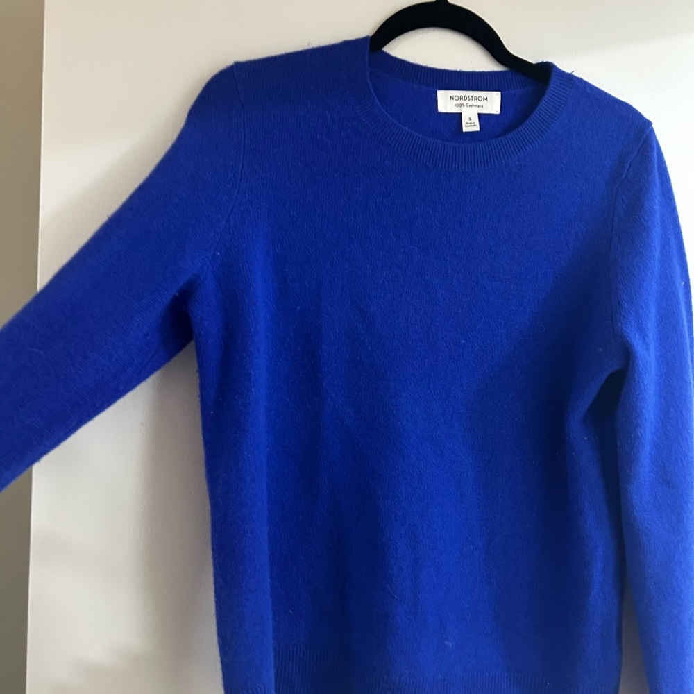 100% Cashmere Vibrant Blue Crewneck Sweater